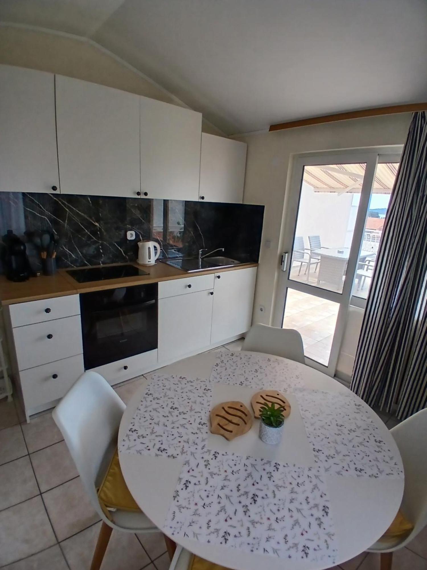 Apartmani Fani 2 Min Walking From Sea Orebić Exterior foto